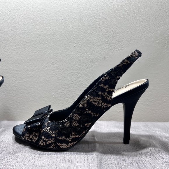 Lace sling back, open toe size 8 1/2 - Picture 2 of 8